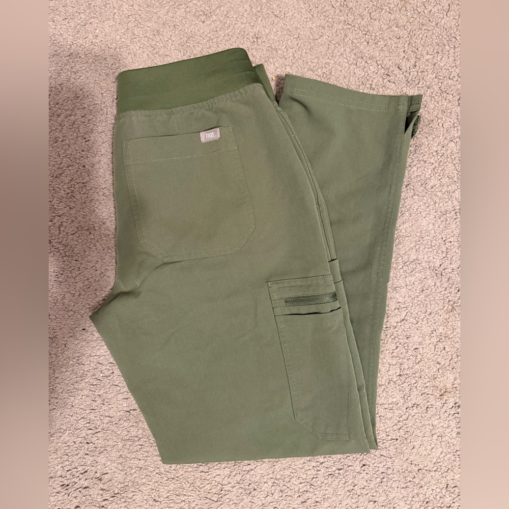 Figs Olive Cargo Pants for Men